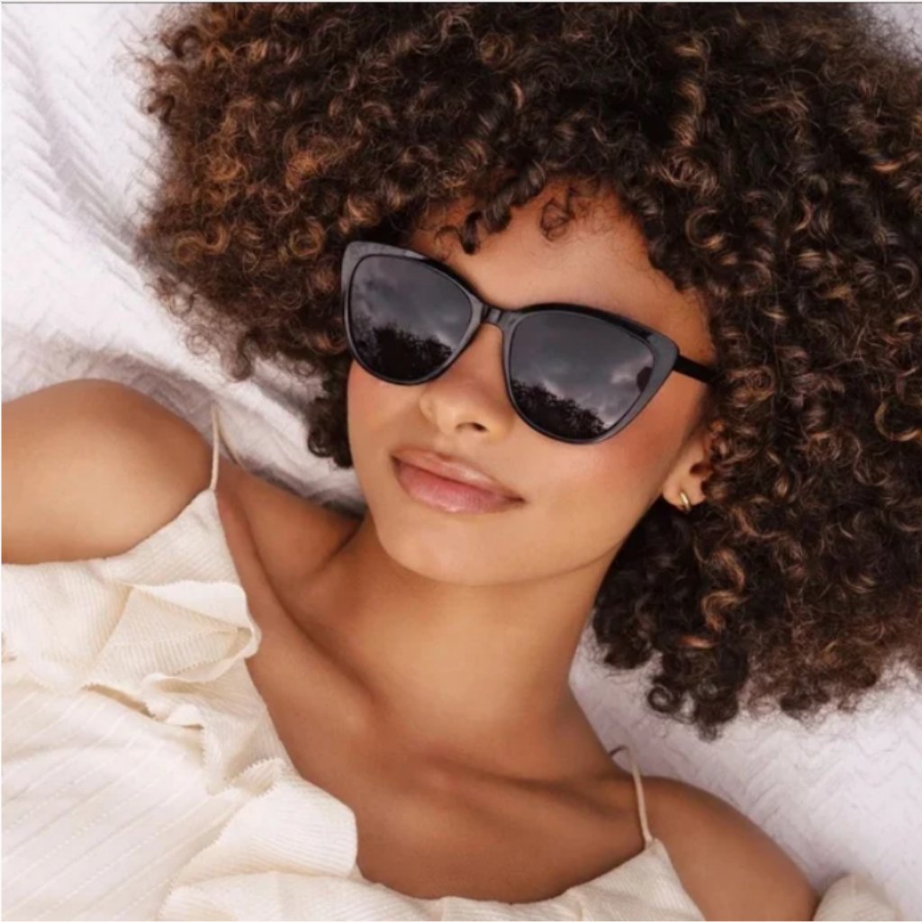 Rachel Zoe Nina Classic Flattering Cat Eye Sunnies/Sunglasses Black W/ Croc Case